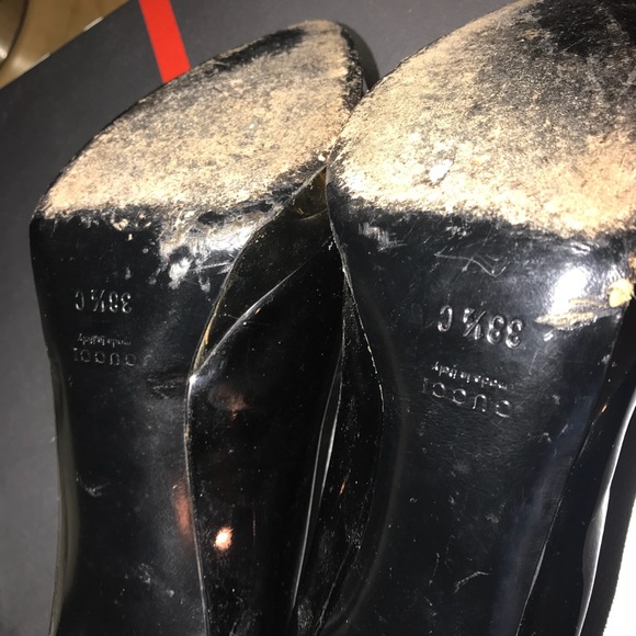 AUTHENTIC GUCCI GOLD POINTED PUMPS( final price) - Picture 6 of 8